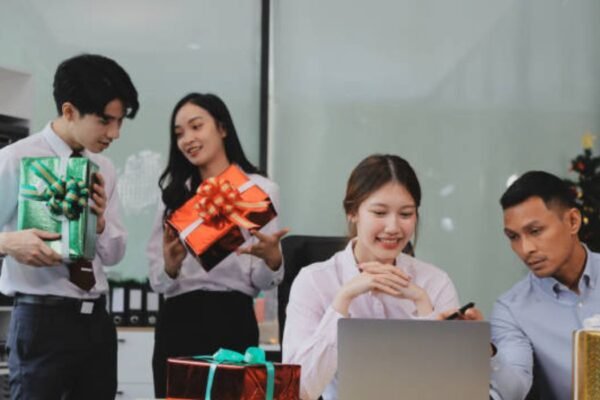 Ways to Appreciate Employees with Thoughtful Gifts Appreciate Employees with Thoughtful Gifts